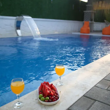 ヴィラ Private Pool In Nature For 4 People, Yaniklar - Awz 232